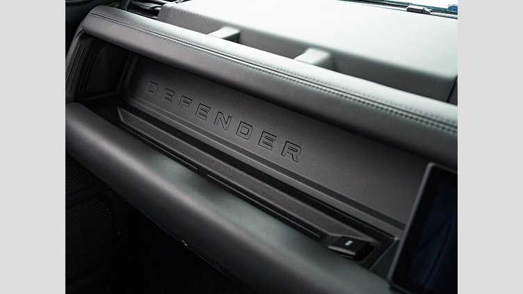 2021 認定中古車 Land Rover Defender 110 サントリーニブラック D300 AWD（AT） X