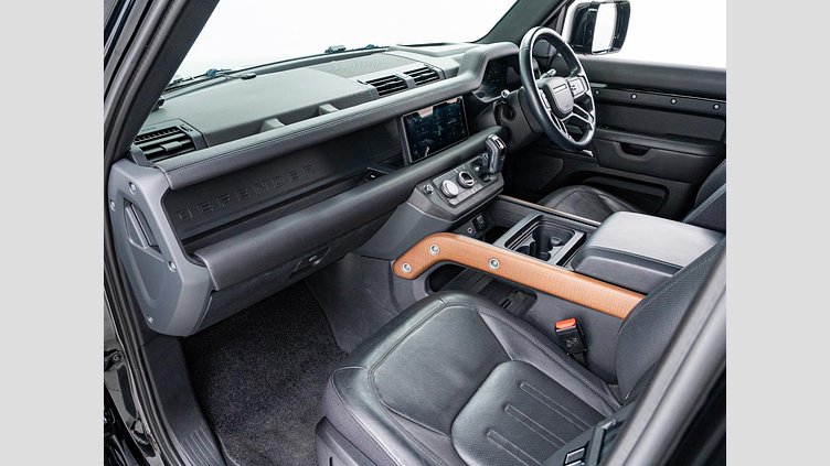 2021 認定中古車 Land Rover Defender 110 サントリーニブラック D300 AWD（AT） X