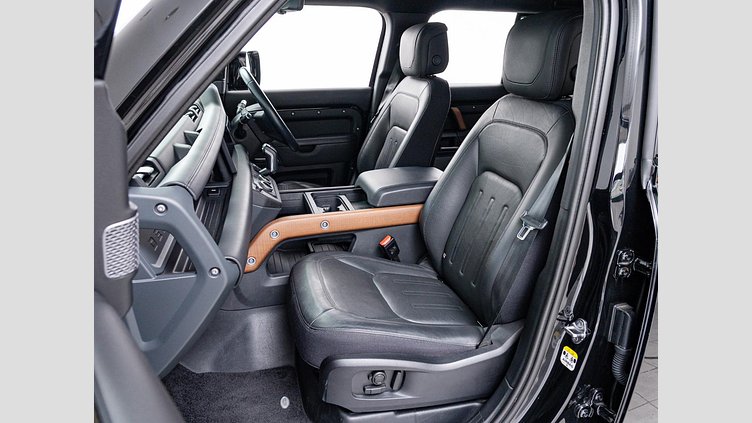 2021 認定中古車 Land Rover Defender 110 サントリーニブラック D300 AWD（AT） X