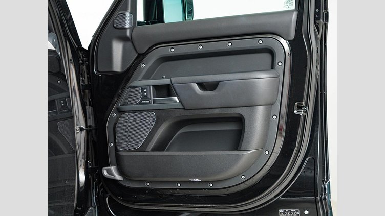 2021 認定中古車 Land Rover Defender 110 サントリーニブラック D300 AWD（AT） X