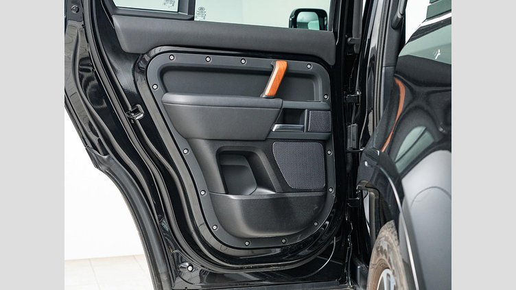 2021 認定中古車 Land Rover Defender 110 サントリーニブラック D300 AWD（AT） X