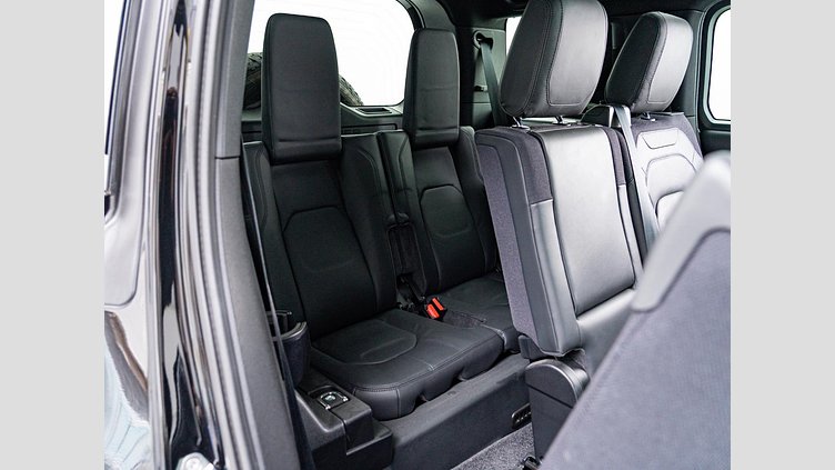 2021 認定中古車 Land Rover Defender 110 サントリーニブラック D300 AWD（AT） X