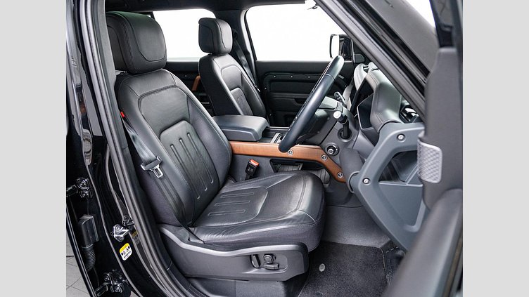 2021 認定中古車 Land Rover Defender 110 サントリーニブラック D300 AWD（AT） X