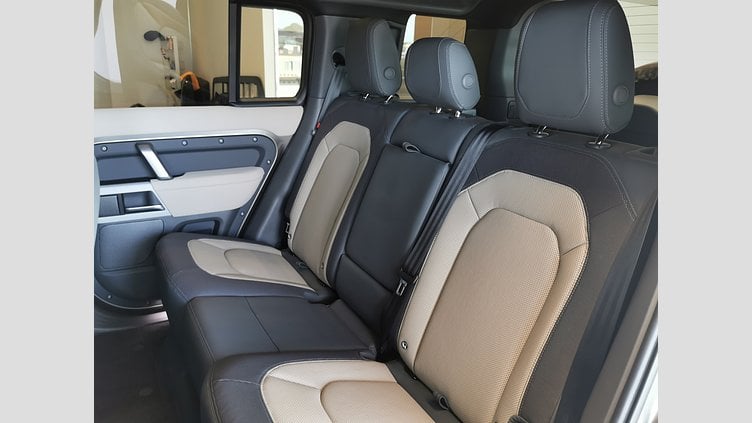 2023 認定中古車 Land Rover Defender 110 シリコンシルバー D300 AWD（AT） X-DYNAMIC SE
