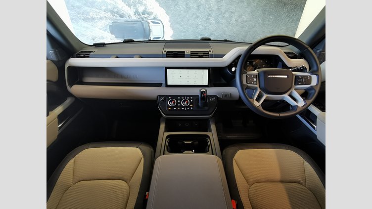2023 認定中古車 Land Rover Defender 110 シリコンシルバー D300 AWD（AT） X-DYNAMIC SE
