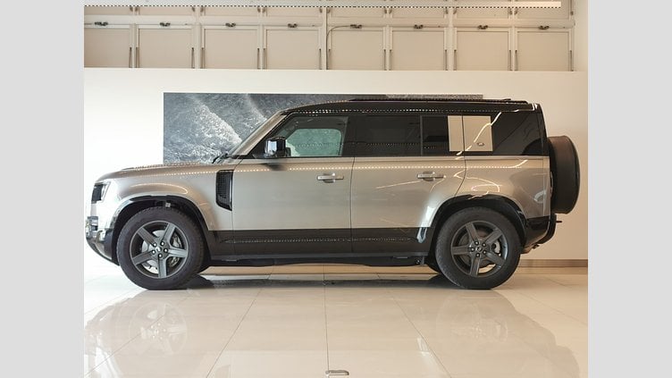 2023 認定中古車 Land Rover Defender 110 シリコンシルバー D300 AWD（AT） X-DYNAMIC SE
