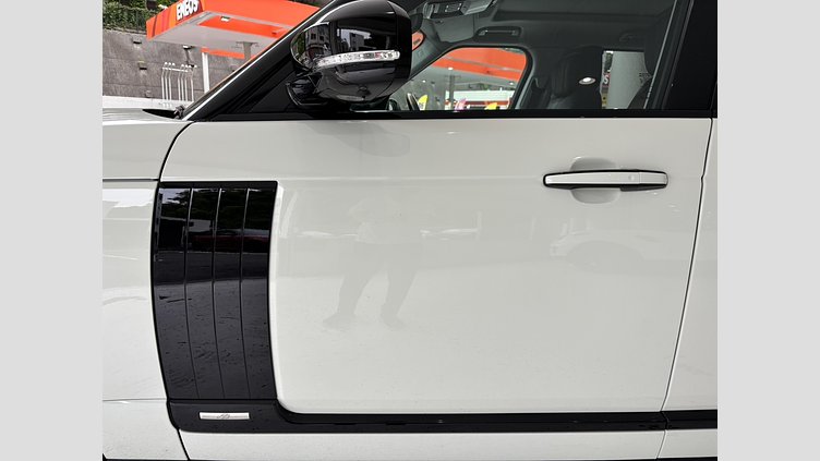 2021 認定中古車 Land Rover Range Rover Davos White 5.0リッターV8スーパーチャージド 525PS ガソリン スタンダードホイールベース FIFTY