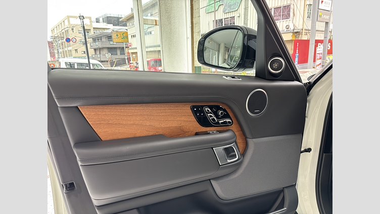 2021 認定中古車 Land Rover Range Rover Davos White 5.0リッターV8スーパーチャージド 525PS ガソリン スタンダードホイールベース FIFTY