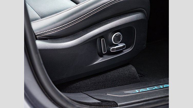 2022 認定中古車 Jaguar F-Pace アイガーグレイ P250 AWD（オートマチック） R-DYNAMIC SE