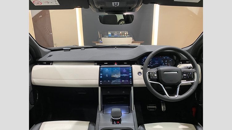 2024 認定中古車 Land Rover Discovery Sport シリコンシルバー D200マイルドハイブリッド（ディーゼル） 標準ホイール DYNAMIC SE