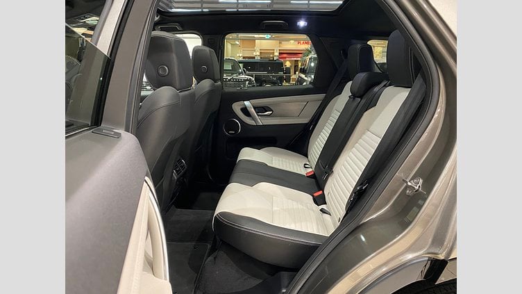 2024 認定中古車 Land Rover Discovery Sport シリコンシルバー D200マイルドハイブリッド（ディーゼル） 標準ホイール DYNAMIC SE