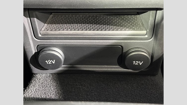 2016 認定中古車 Jaguar XE Yulong White 2WD R-スポーツ