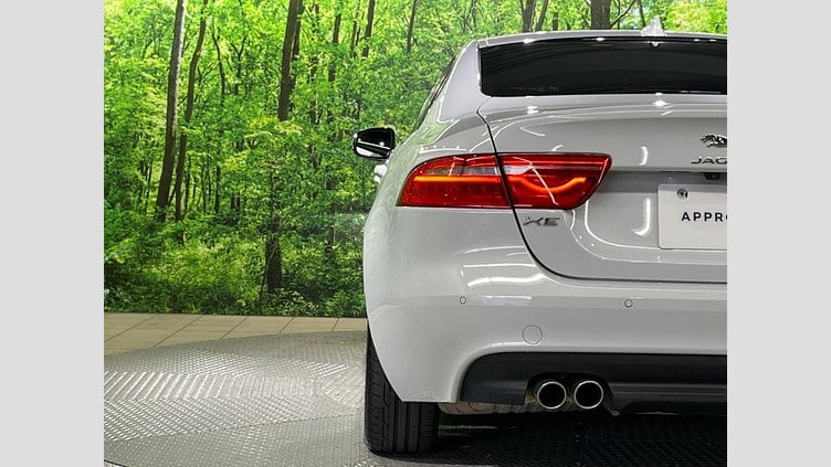 2016 認定中古車 Jaguar XE Yulong White 2WD R-スポーツ