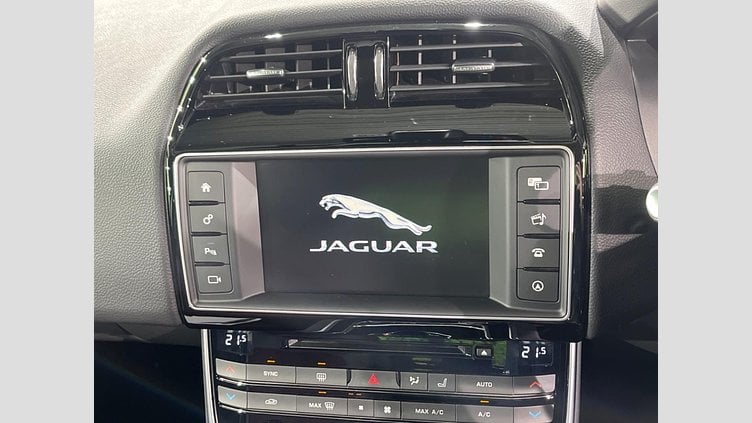 2016 認定中古車 Jaguar XE Yulong White 2WD R-スポーツ