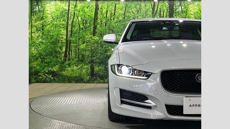 2016 認定中古車 Jaguar XE Yulong White 2WD R-スポーツ