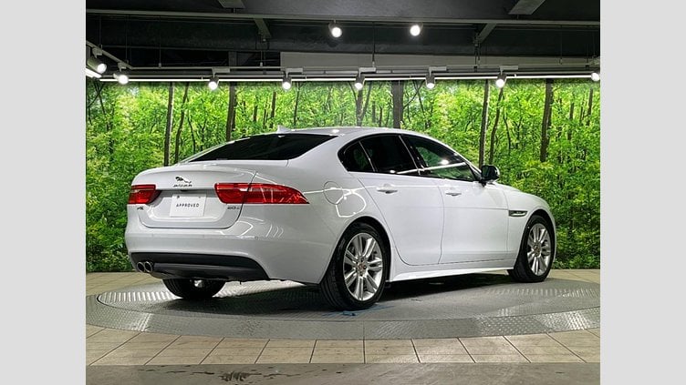 2016 認定中古車 Jaguar XE Yulong White 2WD R-スポーツ