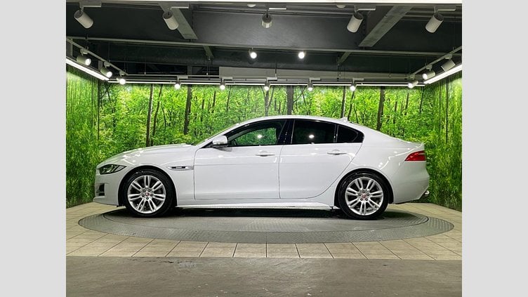 2016 認定中古車 Jaguar XE Yulong White 2WD R-スポーツ