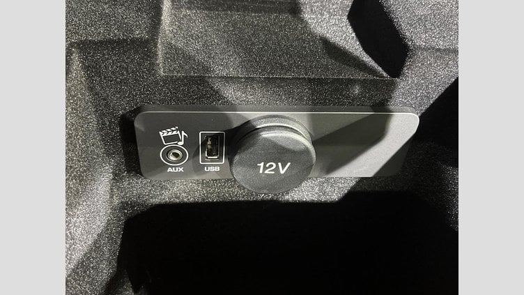 2016 認定中古車 Jaguar XE Yulong White 2WD R-スポーツ