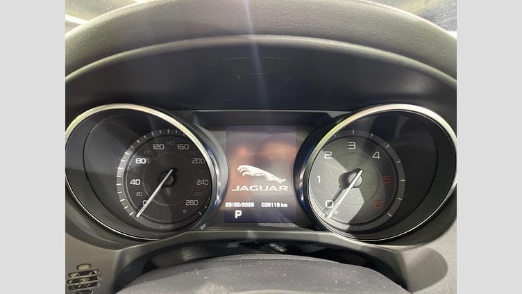 2016 認定中古車 Jaguar XE Yulong White 2WD R-スポーツ