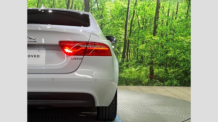 2016 認定中古車 Jaguar XE Yulong White 2WD R-スポーツ