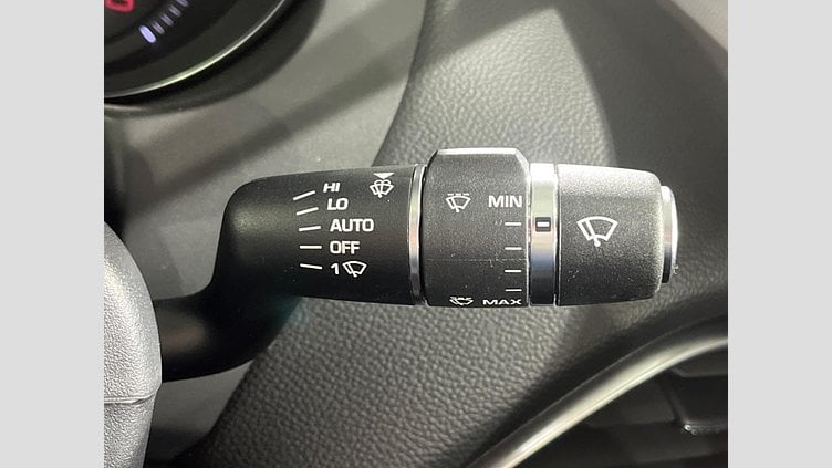 2016 認定中古車 Jaguar XE Yulong White 2WD R-スポーツ