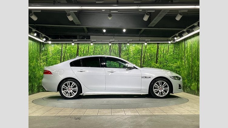2016 認定中古車 Jaguar XE Yulong White 2WD R-スポーツ