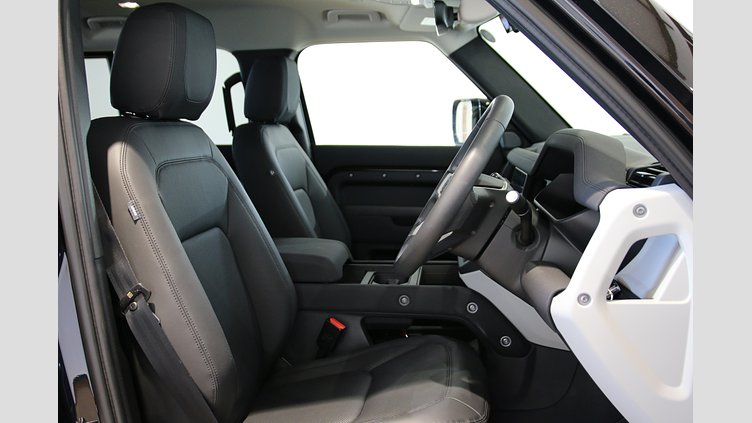 2022 認定中古車 Land Rover Defender 110 サントリーニブラック D300 AWD（AT） S