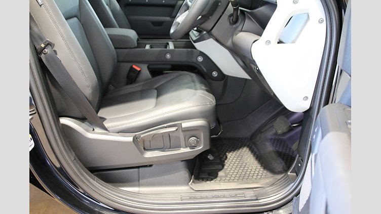 2022 認定中古車 Land Rover Defender 110 サントリーニブラック D300 AWD（AT） S