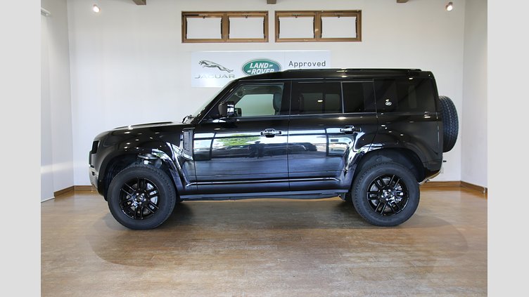 2022 認定中古車 Land Rover Defender 110 サントリーニブラック D300 AWD（AT） S