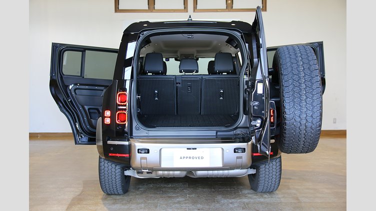 2022 認定中古車 Land Rover Defender 110 サントリーニブラック D300 AWD（AT） S