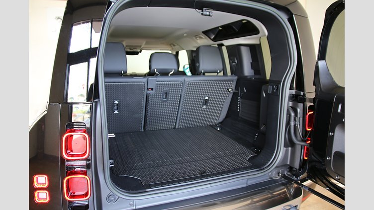 2022 認定中古車 Land Rover Defender 110 サントリーニブラック D300 AWD（AT） S