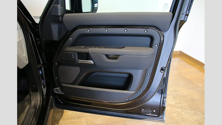 2022 認定中古車 Land Rover Defender 110 サントリーニブラック D300 AWD（AT） S