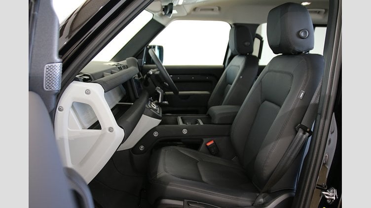 2022 認定中古車 Land Rover Defender 110 サントリーニブラック D300 AWD（AT） S
