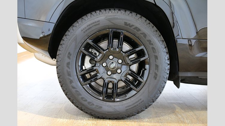 2022 認定中古車 Land Rover Defender 110 サントリーニブラック D300 AWD（AT） S