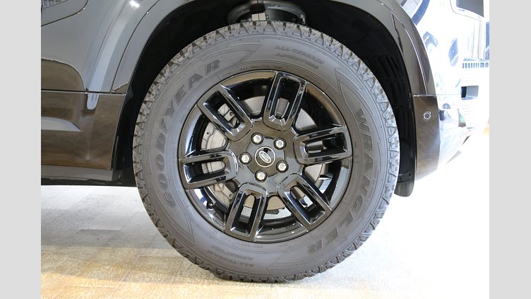 2022 認定中古車 Land Rover Defender 110 サントリーニブラック D300 AWD（AT） S