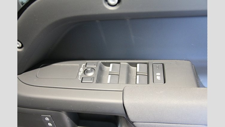 2022 認定中古車 Land Rover Defender 110 サントリーニブラック D300 AWD（AT） S