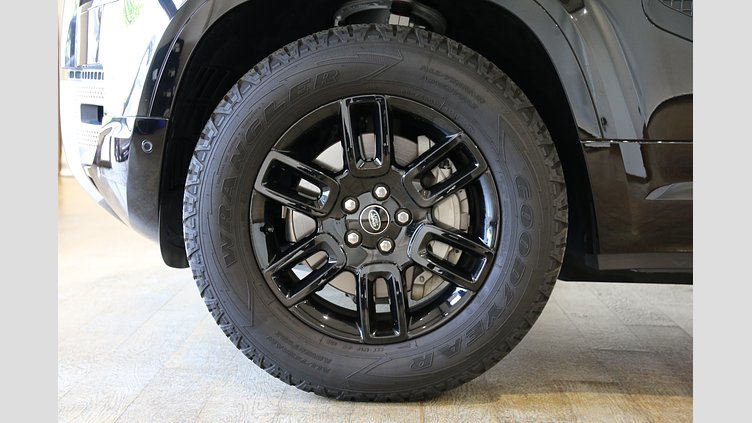 2022 認定中古車 Land Rover Defender 110 サントリーニブラック D300 AWD（AT） S