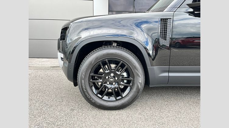 2025 SKLADOVÉ VOZIDLÁ Land Rover Defender 110 Čierna Santorini D200 MHEV AUTOMAT AWD S