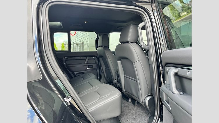 2025 SKLADOVÉ VOZIDLÁ Land Rover Defender 110 Čierna Santorini D200 MHEV AUTOMAT AWD S