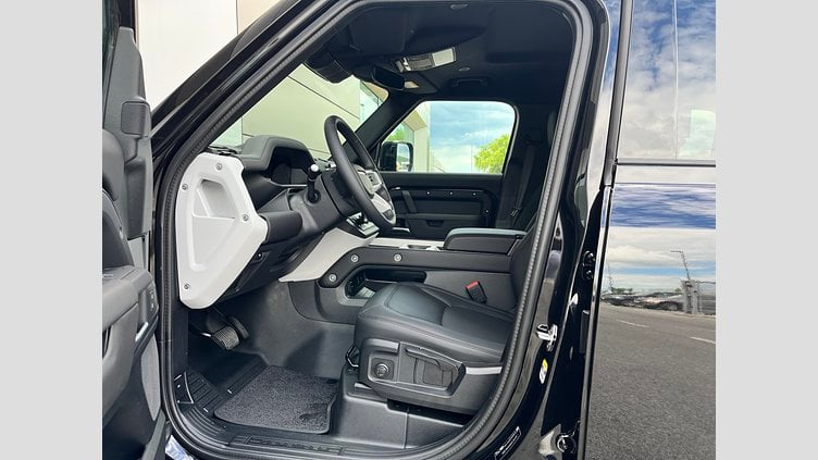 2025 SKLADOVÉ VOZIDLÁ Land Rover Defender 110 Čierna Santorini D200 MHEV AUTOMAT AWD S