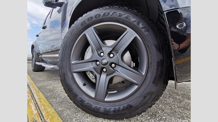 2023 認定中古車 Land Rover Defender 110 アイガーグレイ D300 AWD（AT） X-DYNAMIC SE