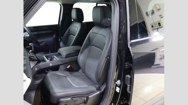 2024 認定中古車 Land Rover Defender 110 サントリーニブラック D300 AWD（AT） S