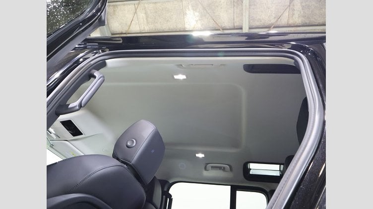 2024 認定中古車 Land Rover Defender 110 サントリーニブラック D300 AWD（AT） S