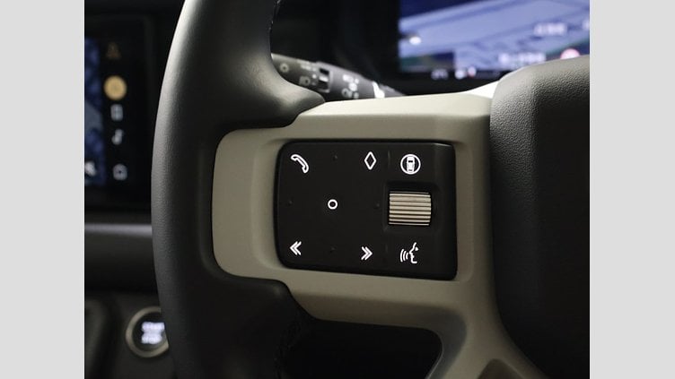 2024 認定中古車 Land Rover Defender 110 サントリーニブラック D300 AWD（AT） S