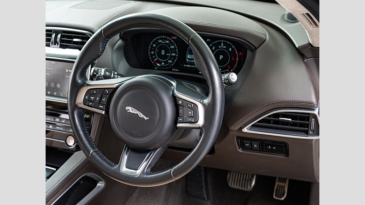 2019 認定中古車 Jaguar F-Pace Narvik Black 2.0 litre i4D Diesel プレステージ	