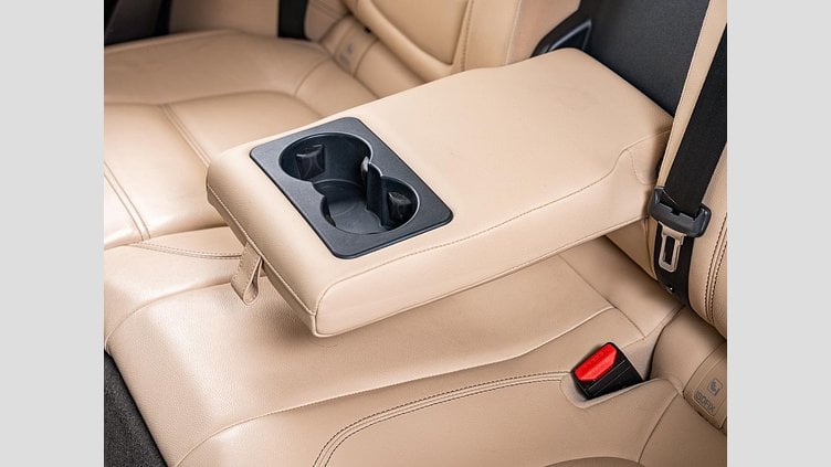 2019 認定中古車 Jaguar F-Pace Narvik Black 2.0 litre i4D Diesel プレステージ	
