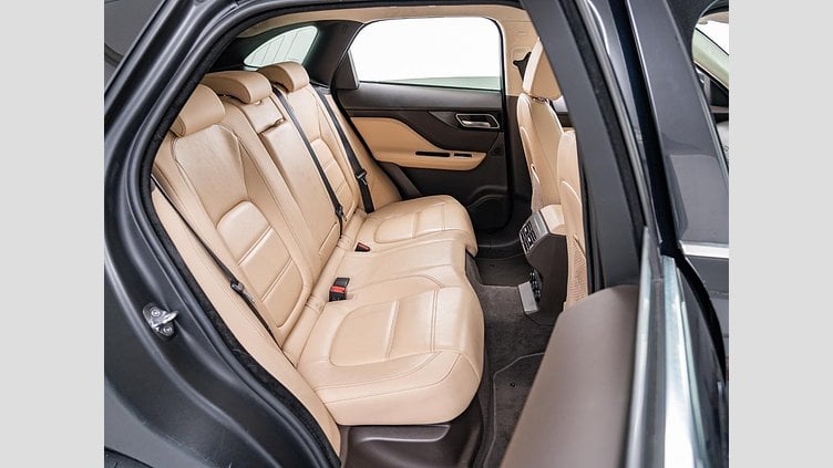 2019 認定中古車 Jaguar F-Pace Narvik Black 2.0 litre i4D Diesel プレステージ	