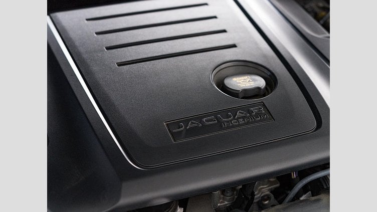 2019 認定中古車 Jaguar F-Pace Narvik Black 2.0 litre i4D Diesel プレステージ	