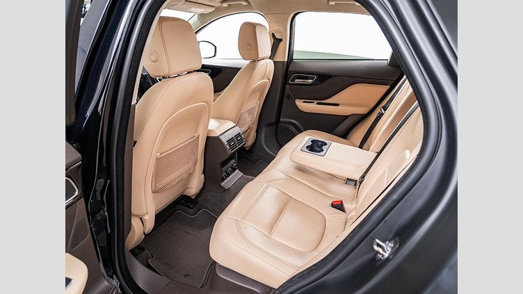 2019 認定中古車 Jaguar F-Pace Narvik Black 2.0 litre i4D Diesel プレステージ	
