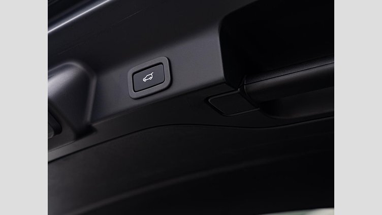 2019 認定中古車 Jaguar F-Pace Narvik Black 2.0 litre i4D Diesel プレステージ	